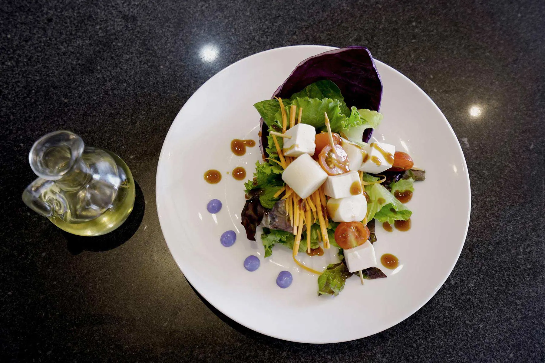 Especialidad del Hotel Star Palace Mazatlan Ensaladas de endivias, frescos trozos de palmitos y jitomates cherrys bañados con vinagreta de frutos rojos